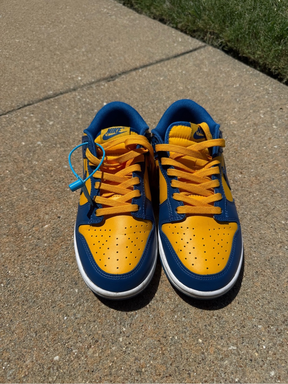 Women’s Nike Dunk Low UCLA - Picture 5 of 7